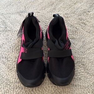NWT COOLLOOG Girls Comfortable Sneakers in Black and Pink